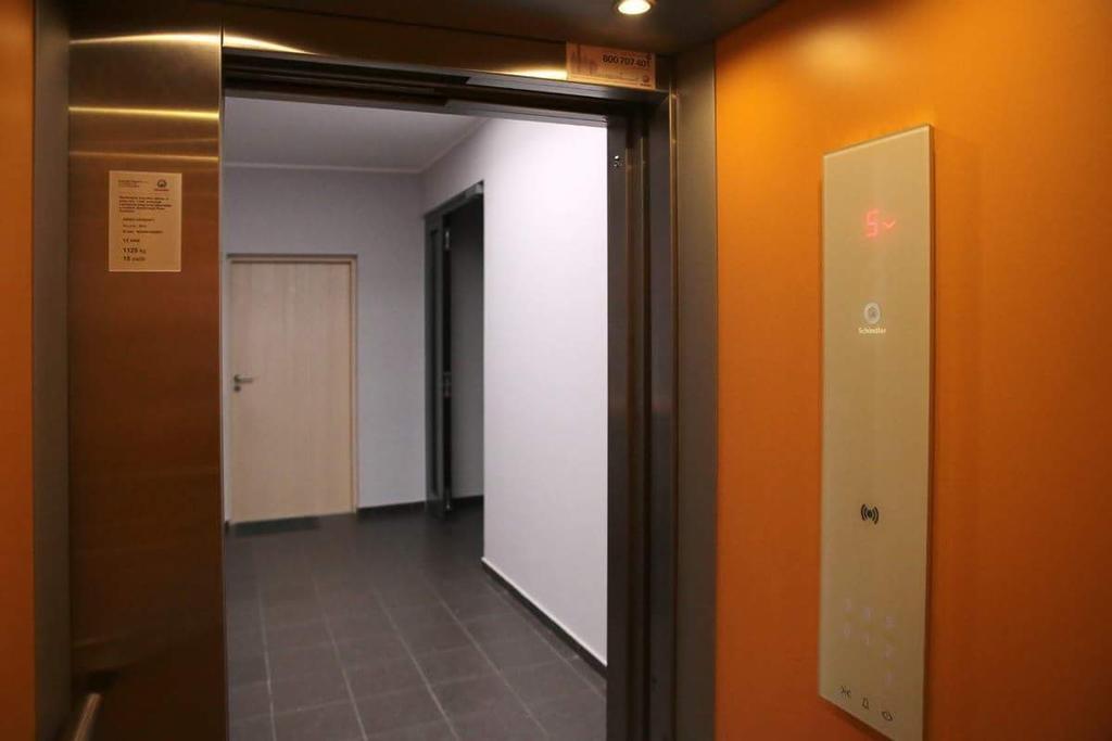 Lägenhet Studio på 35 m² i Poznan centrum med 1 badrum  Exteriör bild