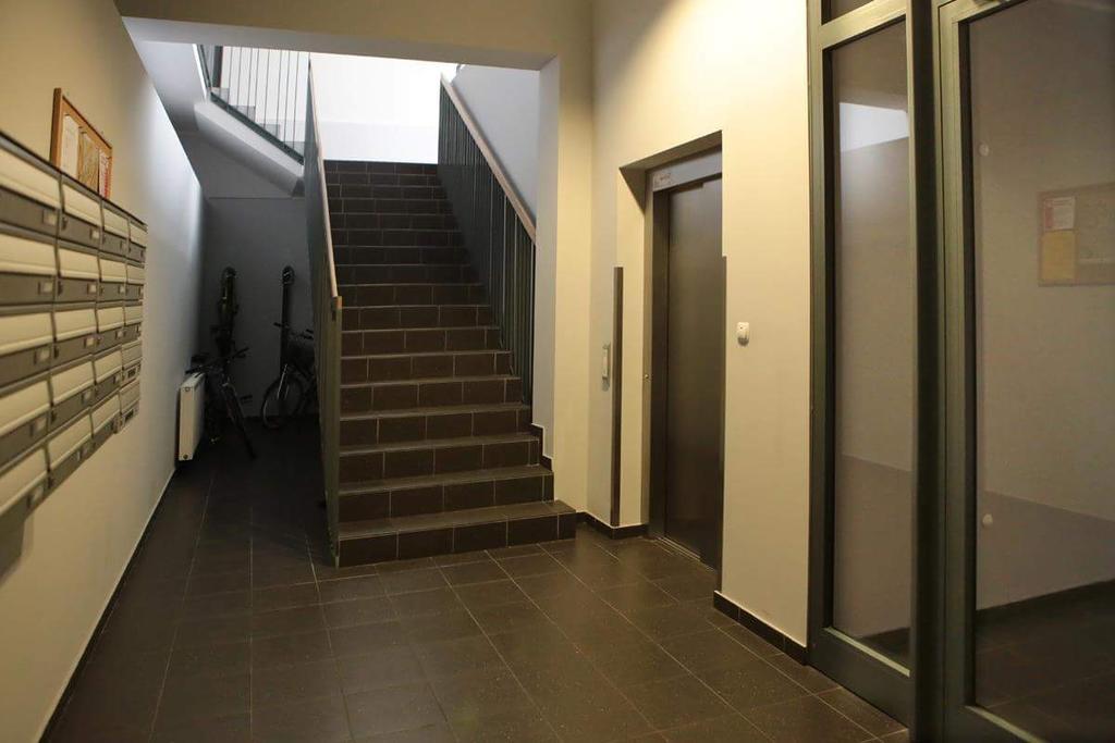 Lägenhet Studio på 35 m² i Poznan centrum med 1 badrum  Exteriör bild